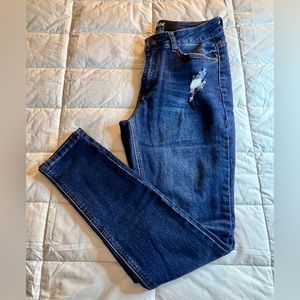 NWT Stag Dark blue distressed denim jeans. Juniors size 11. Skinny ankle.